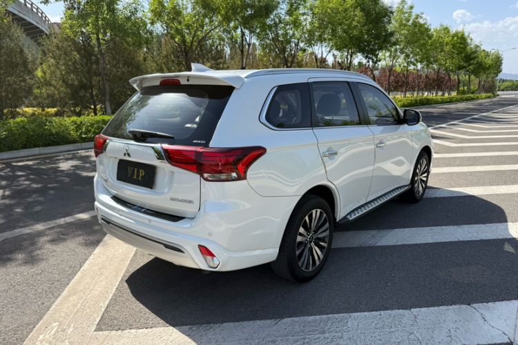 Used Mitsubishi Outlander 2021 2.4L 4x4 Zhi Xiang Edition 7 Seats Exterior 6