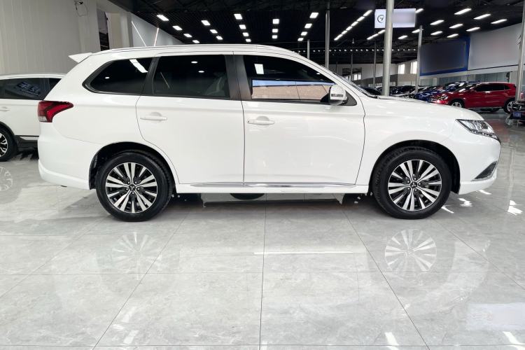 Used Mitsubishi Outlander 2021 Revised Version 2.0L Two-Wheel Drive Comfort Edition 7 Seats Exterior 6