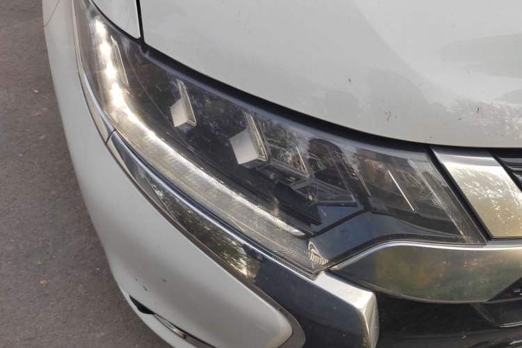 Used Mitsubishi Outlander 2021 2.4L 4x4 Zhi Xiang Edition 7 Seats Exterior 6