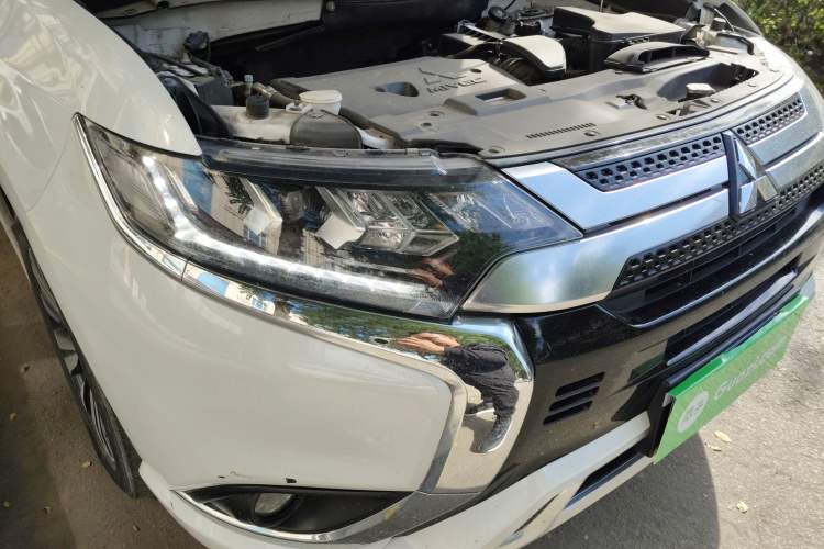 Used Mitsubishi Outlander 2021 2.4L 4x4 Zhi Xiang Edition 7 Seats Exterior 6