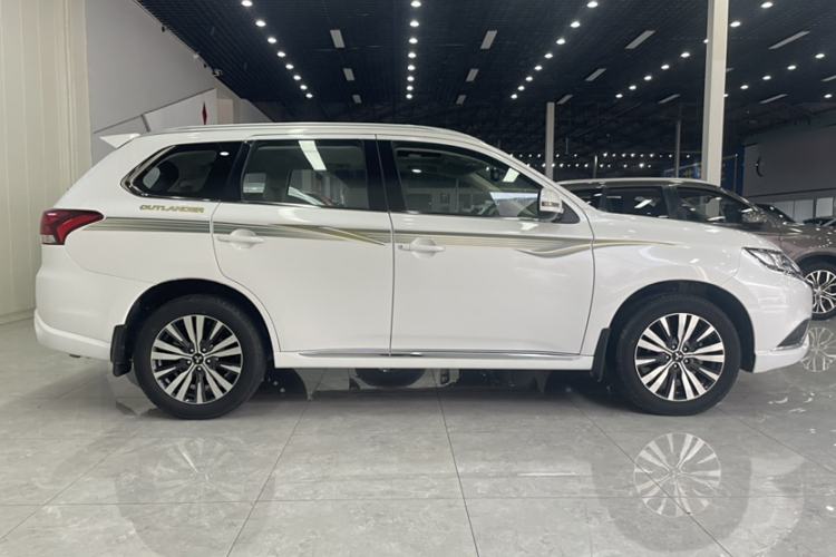 Used Mitsubishi Outlander 2021 2.0L Two-Wheel Drive Comfort Edition 7 Seats Exterior 7