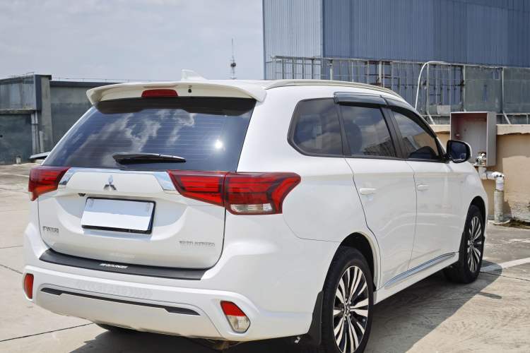 Used Mitsubishi Outlander 2021 Revised Version 2.0L Two-Wheel Drive Comfort Edition 5 Seats Exterior 7