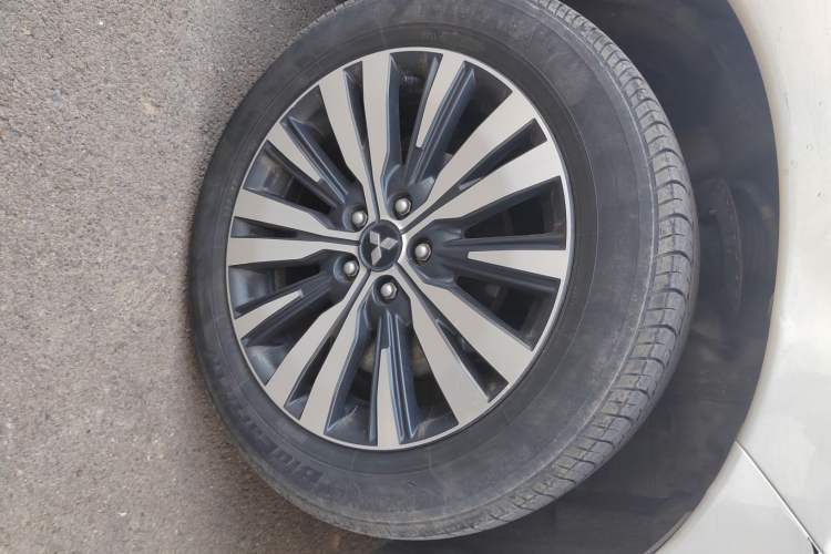 Used Mitsubishi Outlander 2021 2.4L 4x4 Zhi Xiang Edition 7 Seats Exterior 7