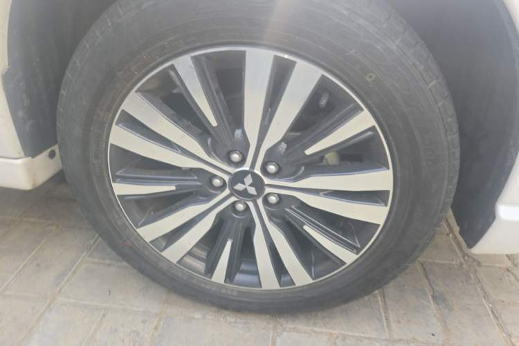 Used Mitsubishi Outlander 2021 Revised Version 2.0L Two-Wheel Drive Comfort Edition 5 Seats Exterior 7