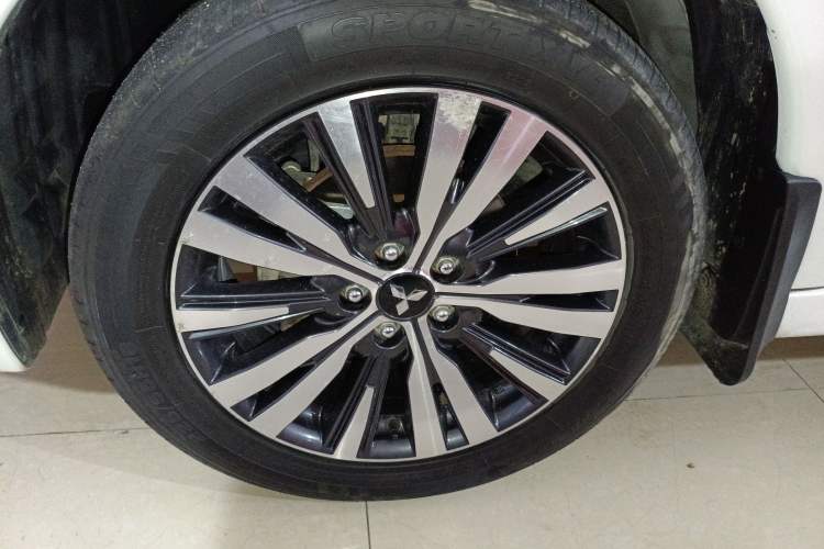 Used Mitsubishi Outlander 2021 2.4L 4x4 Zhi Xiang Edition 7 Seats Exterior 7
