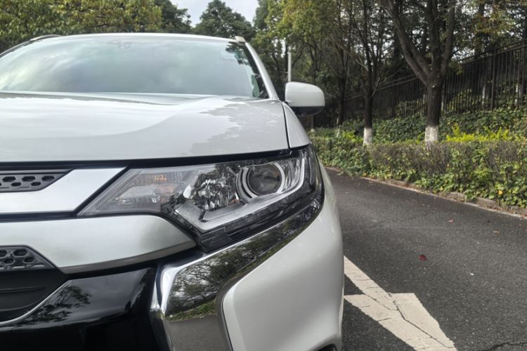 Used Mitsubishi Outlander 2021 Revised Version 2.0L Two-Wheel Drive Comfort Edition 5 Seats Exterior 8