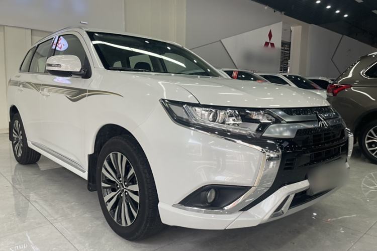 Used Mitsubishi Outlander 2021 2.0L Two-Wheel Drive Comfort Edition 7 Seats Exterior 8