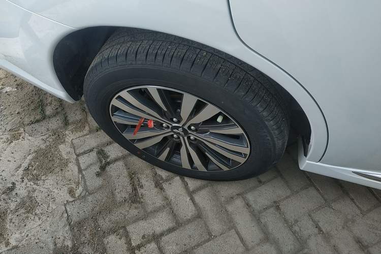 Used Mitsubishi Outlander 2021 Revised Version 2.0L Two-Wheel Drive Comfort Edition 5 Seats Exterior 8