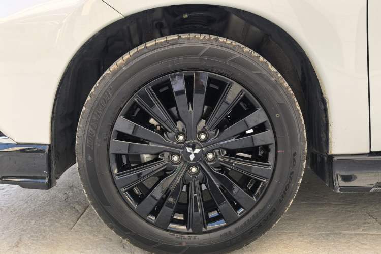 Used Mitsubishi Outlander 2021 2.4L 4x4 DynaDrive Edition 5 Seats Exterior 9