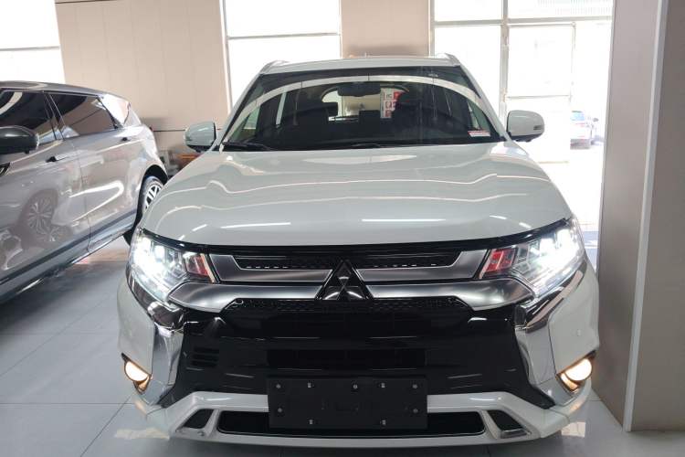 Used Mitsubishi Outlander 2021 2.4L 4x4 Zhi Xiang Edition 7 Seats Front