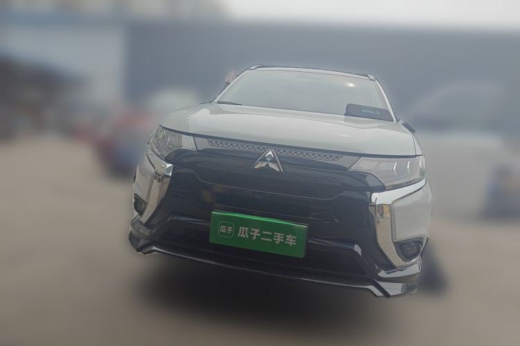 Used Mitsubishi Outlander  Front