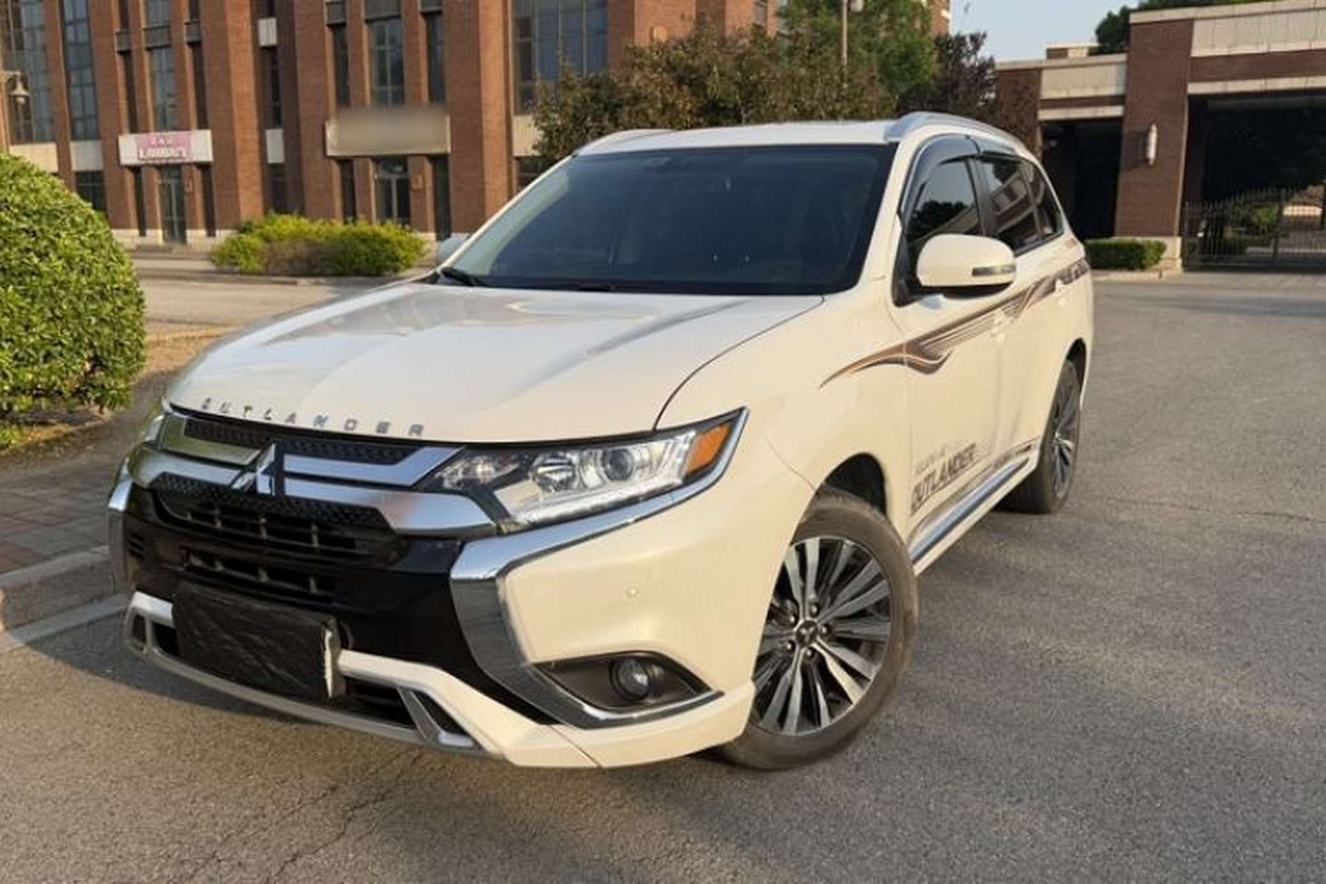 Used Mitsubishi Outlander 2021 Revised Version 2.0L Two-Wheel Drive Enjoyment Edition 5 Seats Front Left 45 Deg