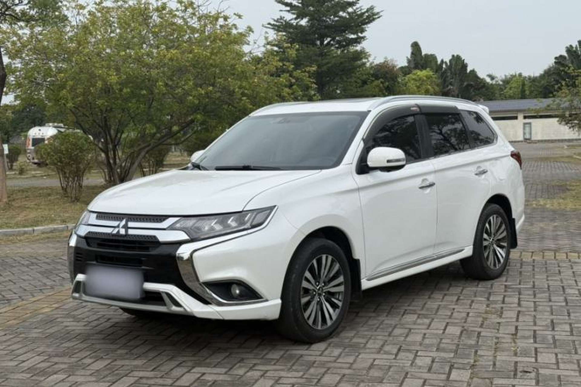 Used Mitsubishi Outlander 2021 2.4L 4x4 Zhi Xiang Edition 7 Seats Front Left 45 Deg