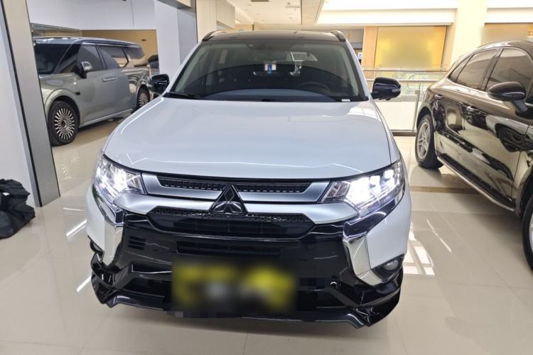 Used Mitsubishi Outlander 2021 2.4L 4x4 DynaDrive Edition 5 Seats Front