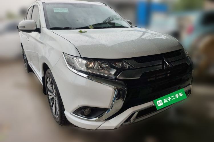 Used Mitsubishi Outlander 2021 2.0L Two-Wheel Drive Comfort Edition 5 Seats Front Right 45 Deg