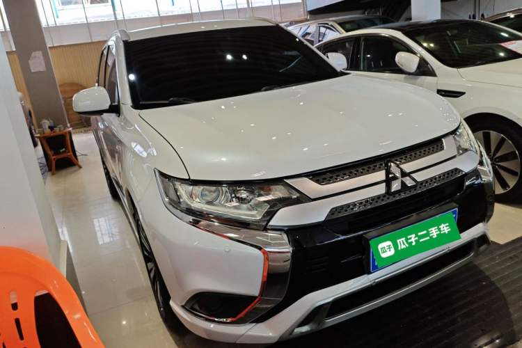 Used Mitsubishi Outlander 2021 Revised Version 2.0L Two-Wheel Drive Comfort Edition 5 Seats Front Right 45 Deg