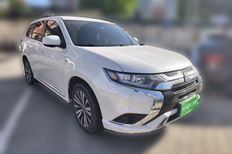 Used Mitsubishi Outlander 2021 2.0L Two-Wheel Drive Comfort Edition 5 Seats Front Right 45 Deg