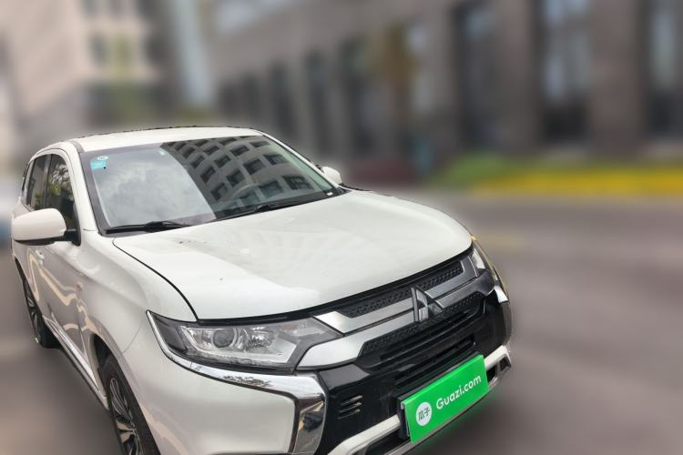 Used Mitsubishi Outlander 2021 2.0L Two-Wheel Drive Comfort Edition 5 Seats Front Right 45 Deg