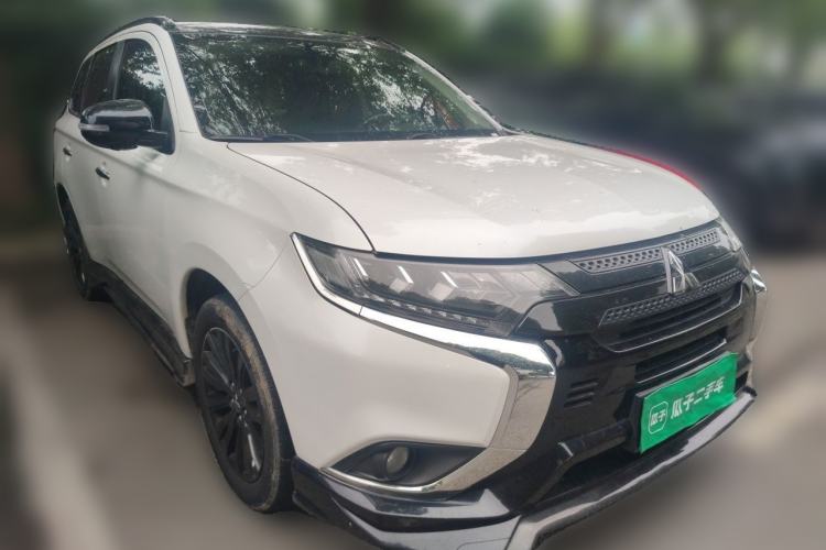 Used Mitsubishi Outlander 2021 2.4L 4x4 DynaDrive Edition 5 Seats Front Right 45 Deg