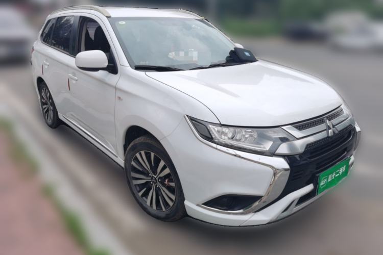 Used Mitsubishi Outlander 2021 2.0L Two-Wheel Drive Comfort Edition 5 Seats Front Right 45 Deg