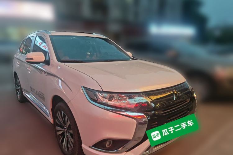 Used Mitsubishi Outlander 2021 2.0L Two-Wheel Drive Comfort Edition 5 Seats Front Right 45 Deg
