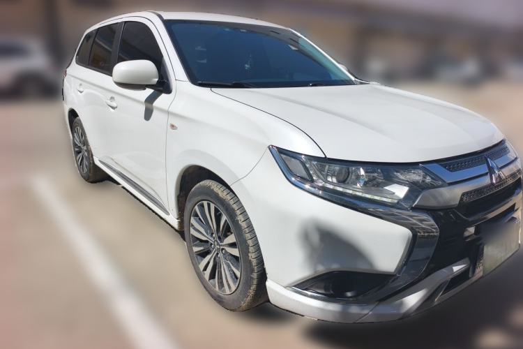 Used Mitsubishi Outlander 2021 2.0L Two-Wheel Drive Comfort Edition 5 Seats Front Right 45 Deg