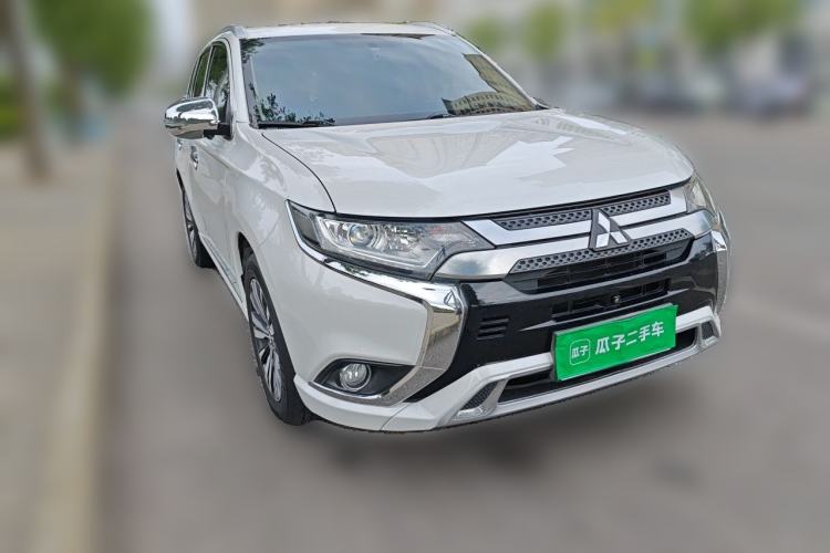 Used Mitsubishi Outlander 2021 2.0L Two-Wheel Drive Comfort Edition 5 Seats Front Right 45 Deg