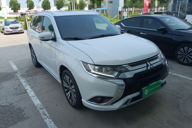 Used Mitsubishi Outlander 2021 2.0L Two-Wheel Drive Comfort Edition 7 Seats Front Right 45 Deg