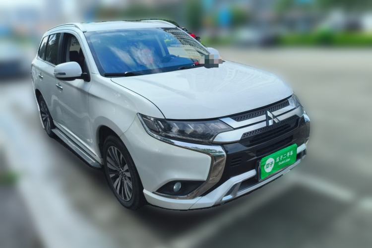 Used Mitsubishi Outlander 2021 2.4L 4x4 Comfort Edition 5 Seats Front Right 45 Deg
