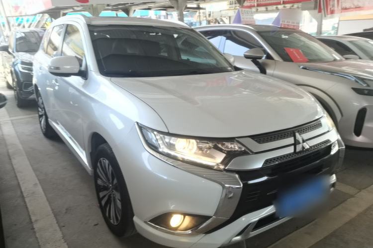 Used Mitsubishi Outlander 2021 Revised Version 2.0L Two-Wheel Drive Enjoyment Edition 5 Seats Front Right 45 Deg