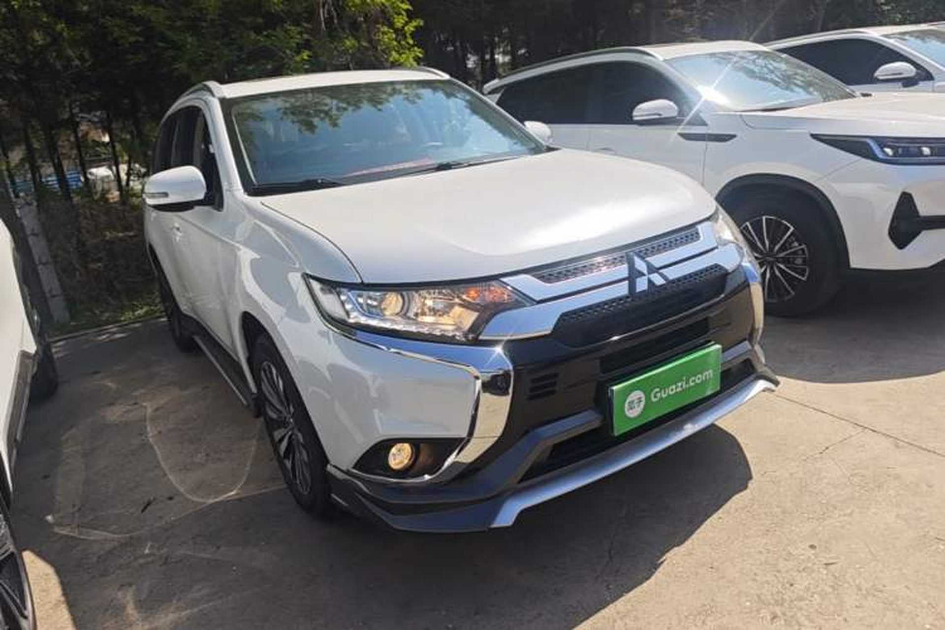 Used Mitsubishi Outlander 2021 2.0L Two-Wheel Drive Comfort Edition 5 Seats Front Right 45 Deg