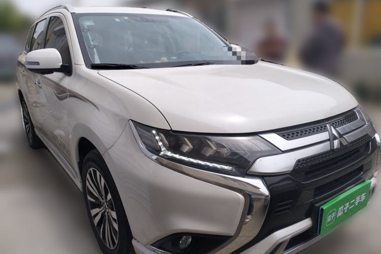 Used Mitsubishi Outlander 2021 2.4L 4x4 Zhi Xiang Edition 7 Seats Front Right 45 Deg