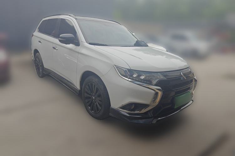 Used Mitsubishi Outlander  Front Right 45 Deg