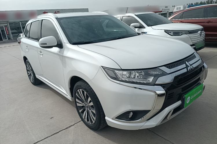 Used Mitsubishi Outlander 2021 2.0L Two-Wheel Drive Comfort Edition 5 Seats Front Right 45 Deg