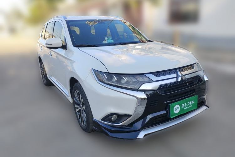 Used Mitsubishi Outlander 2021 2.4L 4x4 Comfort Edition 5 Seats Front Right 45 Deg