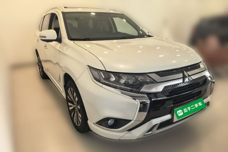 Used Mitsubishi Outlander 2021 2.4L 4x4 Zhi Xiang Edition 7 Seats Front Right 45 Deg