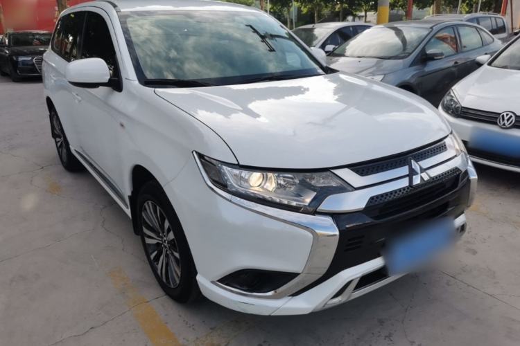 Used Mitsubishi Outlander 2021 2.0L Two-Wheel Drive Comfort Edition 5 Seats Front Right 45 Deg