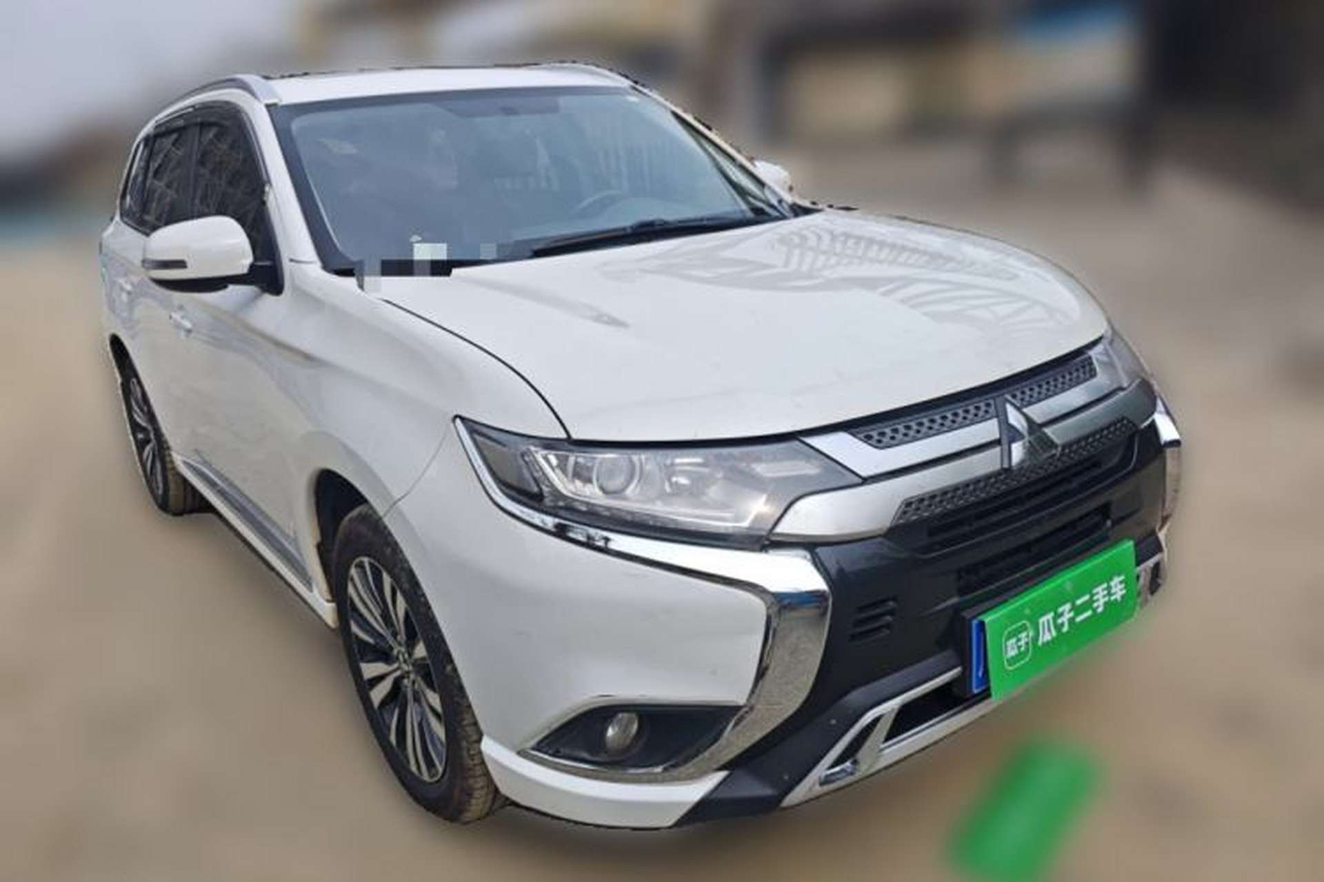 Used Mitsubishi Outlander 2021 2.0L Two-Wheel Drive Comfort Edition 7 Seats Front Right 45 Deg