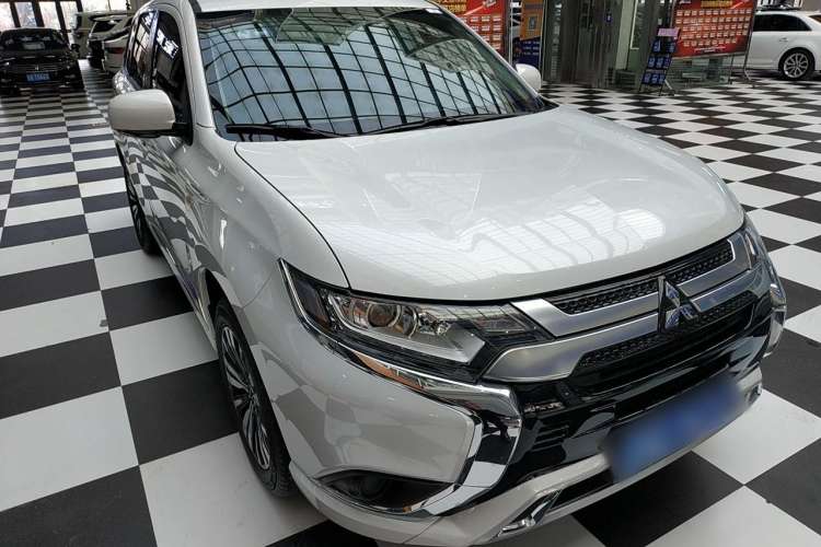 Used Mitsubishi Outlander 2021 Revised Version 2.0L Two-Wheel Drive Comfort Edition 5 Seats Front Right 45 Deg