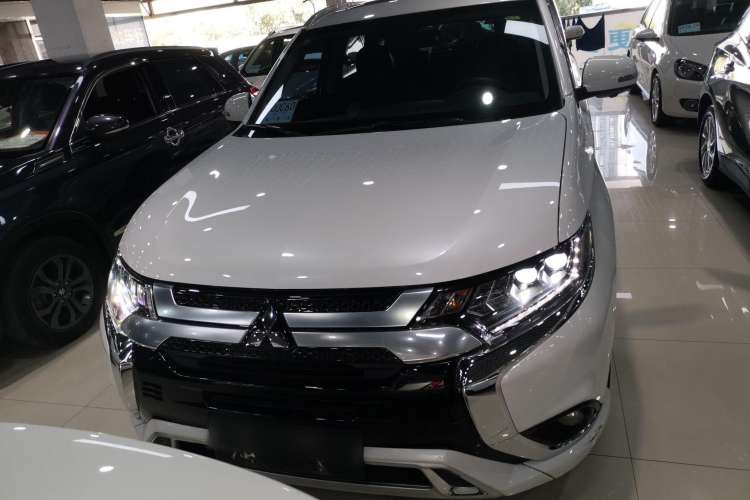 Used Mitsubishi Outlander 2021 2.4L 4x4 Zhi Xiang Edition 7 Seats Front