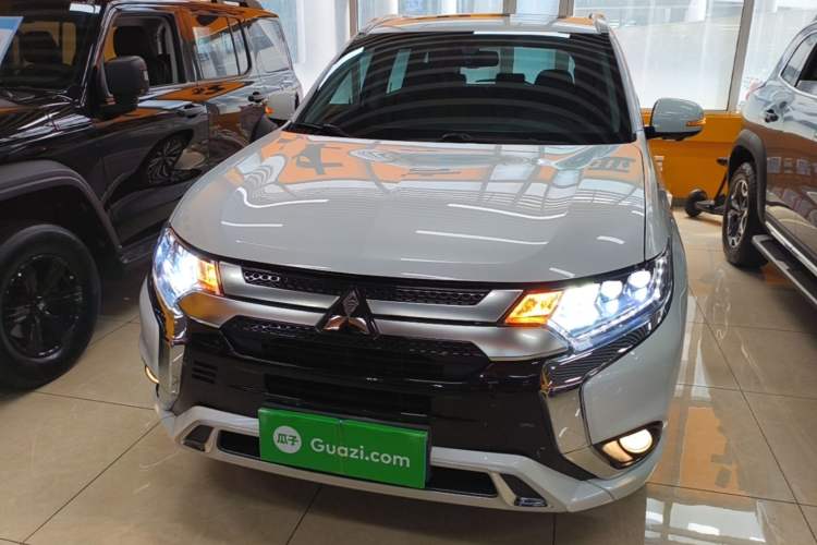 Used Mitsubishi Outlander 2021 2.4L 4x4 Zhi Xiang Edition 7 Seats Front