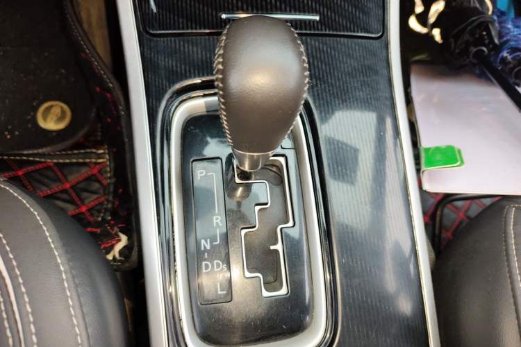Used Mitsubishi Outlander 2021 2.0L Two-Wheel Drive Comfort Edition 5 Seats Gear Lever
