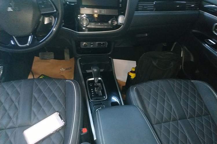 Used Mitsubishi Outlander 2021 2.4L 4x4 Zhi Xiang Edition 7 Seats Gear Lever