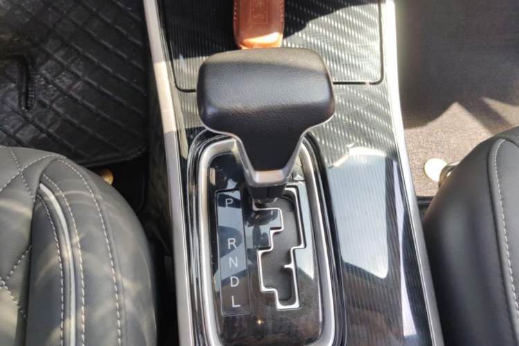 Used Mitsubishi Outlander 2021 2.4L 4x4 DynaDrive Edition 5 Seats Gear Lever