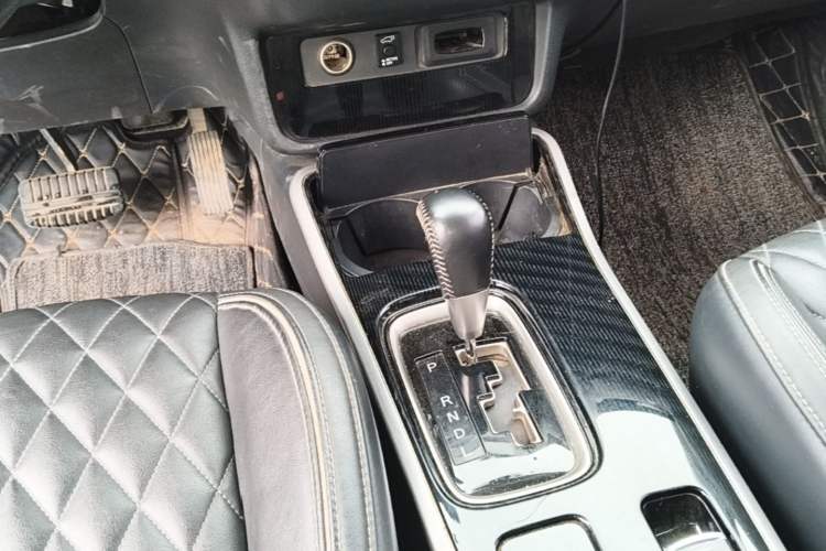 Used Mitsubishi Outlander 2021 2.4L 4x4 DynaDrive Edition 5 Seats Gear Lever