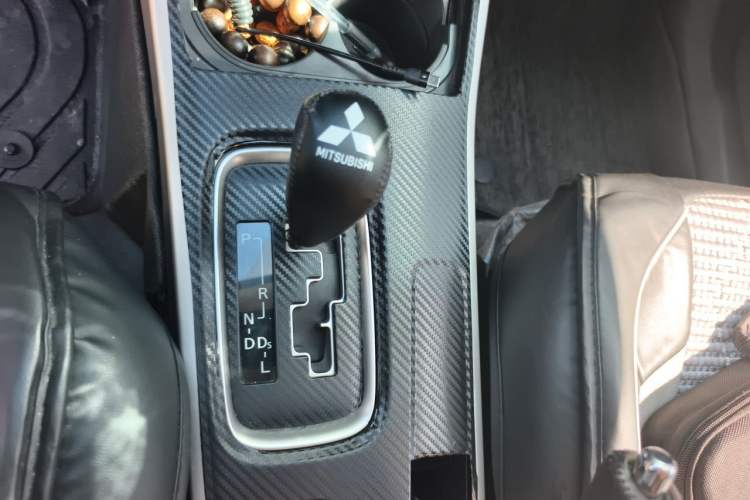Used Mitsubishi Outlander 2021 2.0L Two-Wheel Drive Comfort Edition 5 Seats Gear Lever