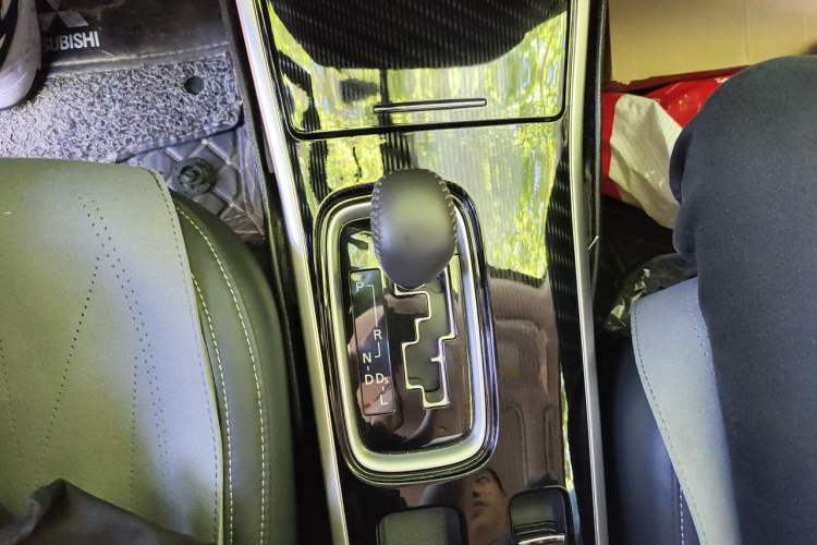 Used Mitsubishi Outlander 2021 2.0L Two-Wheel Drive Comfort Edition 5 Seats Gear Lever