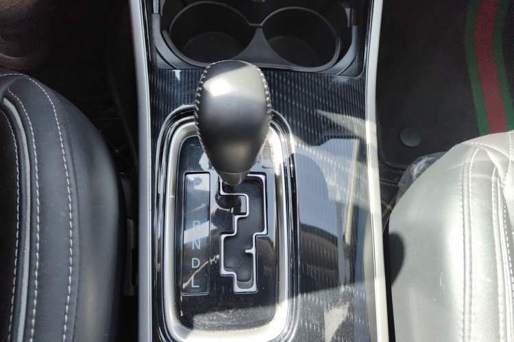 Used Mitsubishi Outlander 2021 2.4L 4x4 DynaDrive Edition 5 Seats Gear Lever