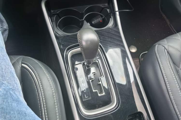 Used Mitsubishi Outlander 2021 2.4L 4x4 Zhi Xiang Edition 7 Seats Gear Lever