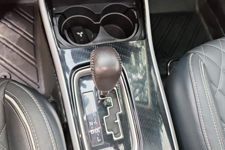 Used Mitsubishi Outlander 2021 2.0L Two-Wheel Drive Comfort Edition 5 Seats Gear Lever